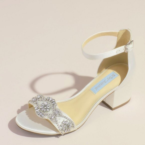 NEW David's Bridal Betsey Johnson SBKass Sandals Shoes! 9.5 Block Heel Crystals - Picture 1 of 2